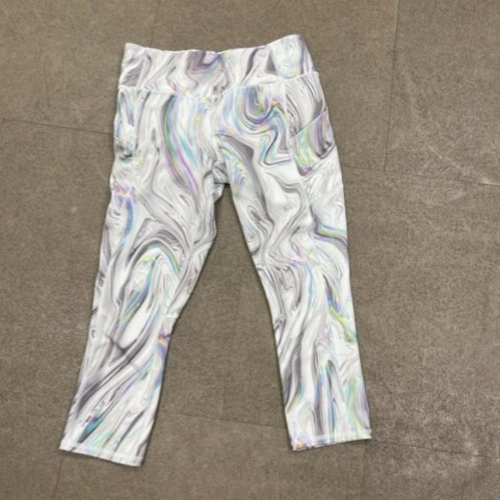 Preowned Athleta Capri with side pockets, Small